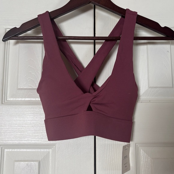 Fabletics Other - NWT Fabletics Oasis Twist Sports Bra in Moonlight Mauve